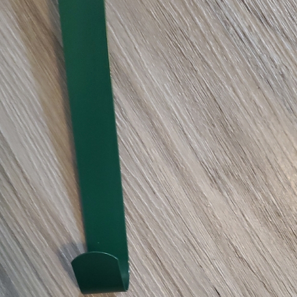 Green Metal Wreath Hanger - Picture 5 of 10